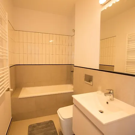 Marble Heights - Luxury 1br With Parking & Balcony